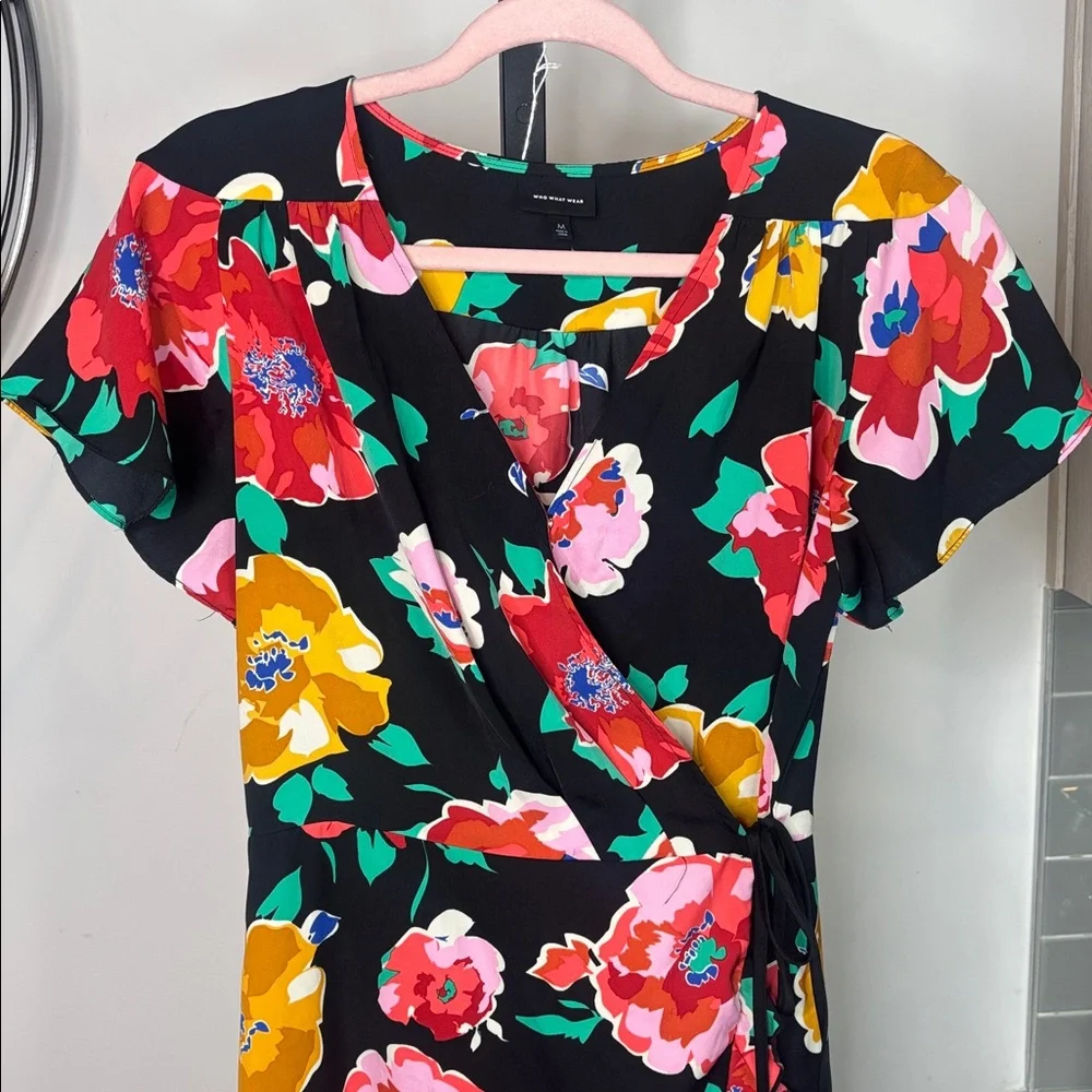 Who What Wear - Floral & Ruffled Wrap Dress - Size Medium - Picture 5 of 13